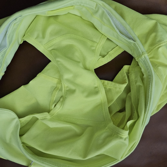 Lululemon Women's Yellow Bright Shorts Euc Size 4 - Picture 4 of 4